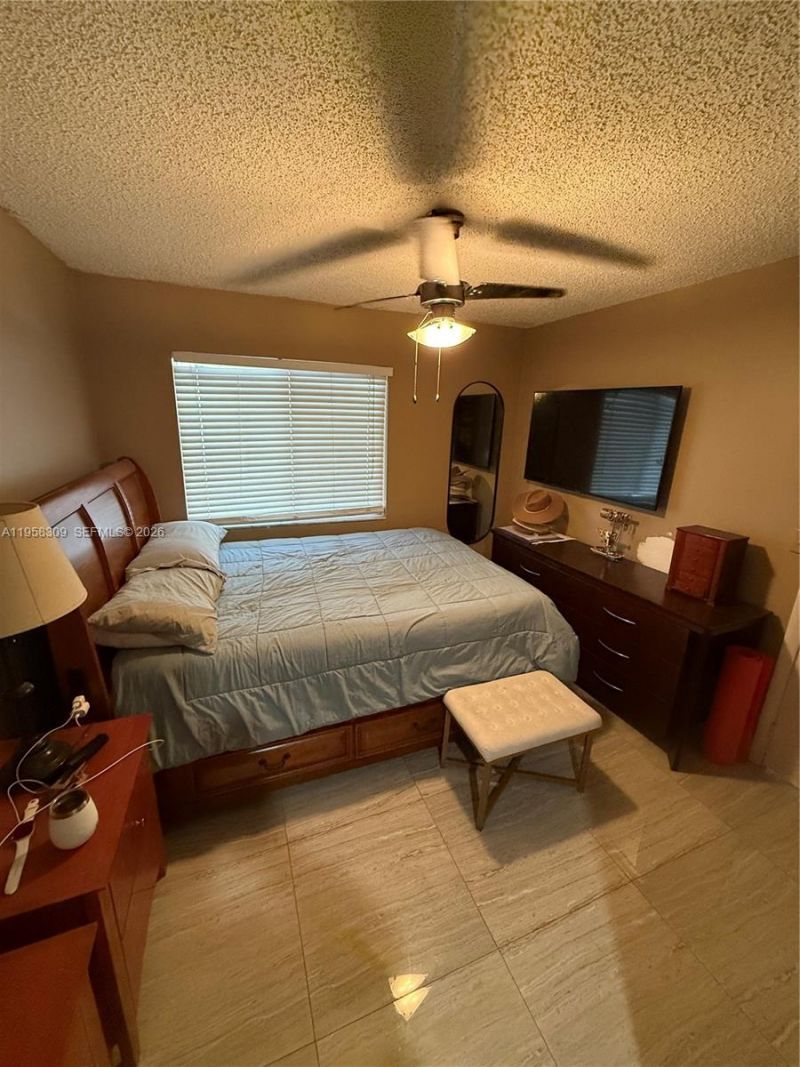 18237 NW 61st Pl, Hialeah, FL 33015 Photo