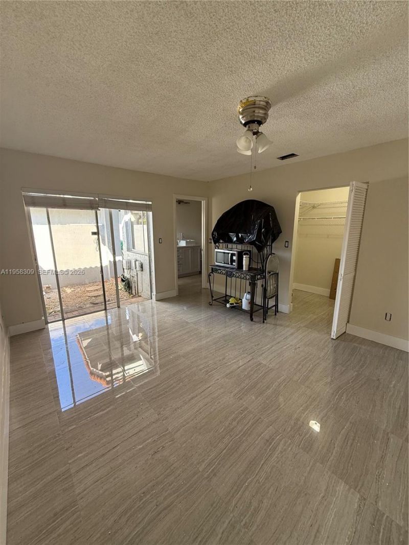 18237 NW 61st Pl, Hialeah, FL 33015 Photo