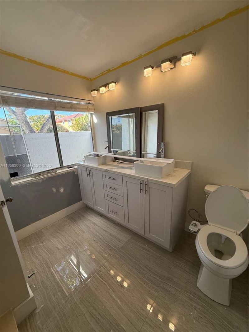 18237 NW 61st Pl, Hialeah, FL 33015 Photo