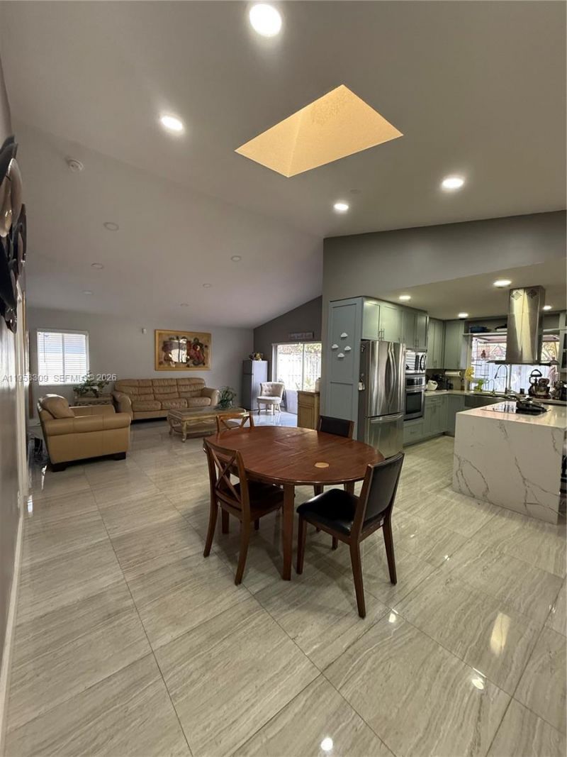 18237 NW 61st Pl, Hialeah, FL 33015 Photo