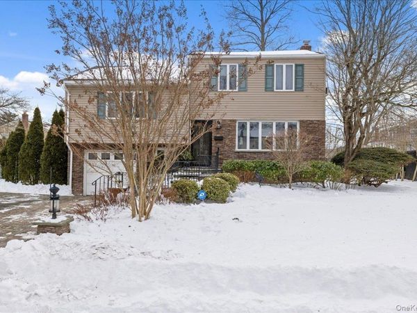39 Garnet Lane , Plainview, NY 11803