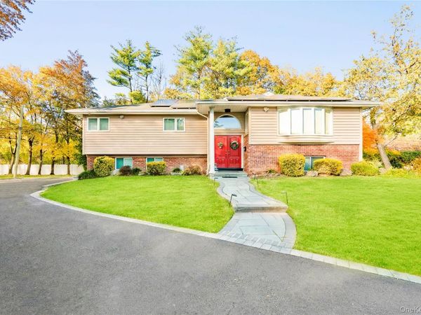 24 Jeffrey Lane, Great Neck, NY 11020