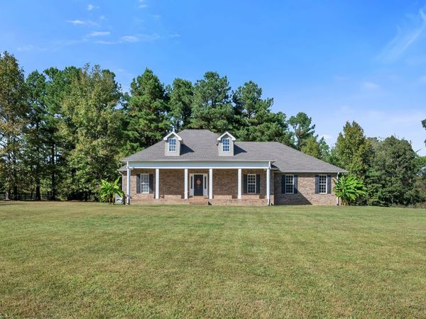 2044 Old Blacktop Road, Mc Ewen, TN 37101