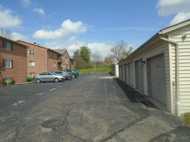 1570 Gelhot Drive, Unit 112, Fairfield, OH 45014 Photo 3