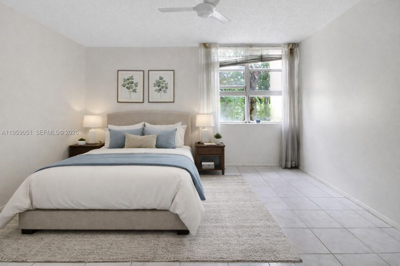 942 NE 199th St, Unit 2F, Miami, FL 33179 Photo