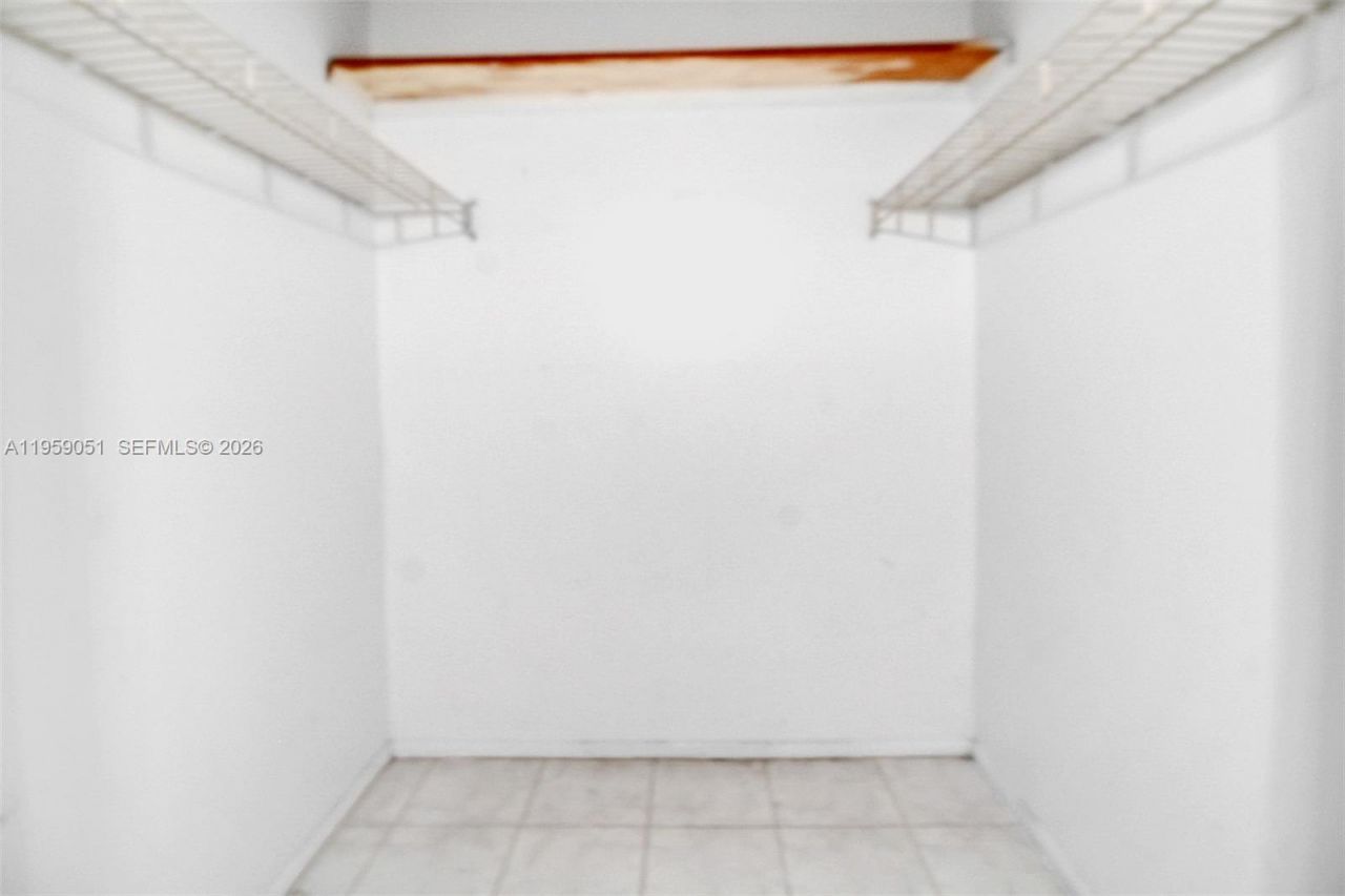 942 NE 199th St, Unit 2F, Miami, FL 33179 Photo