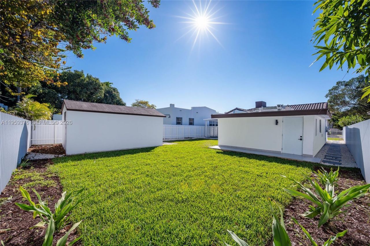 2363 SW 11th Ter, Miami, FL 33135 Photo