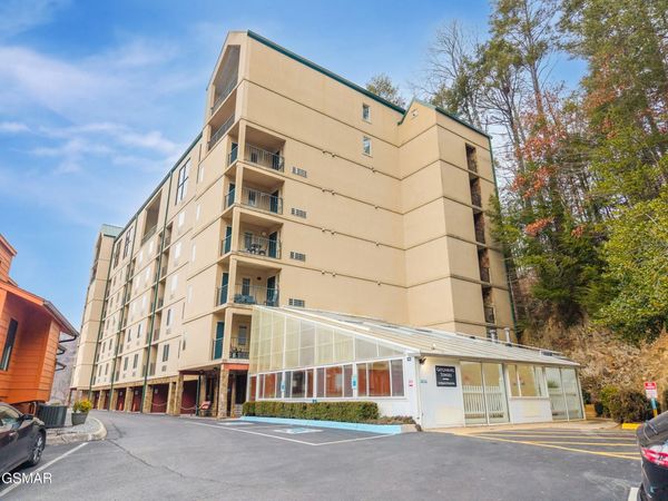 413 Baskins Creek Road, Gatlinburg, TN 37738