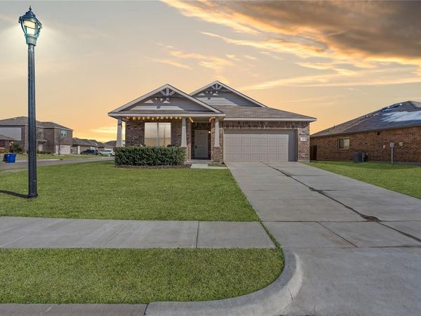 1061 Stanridge Lane, Van Alstyne, TX 75495