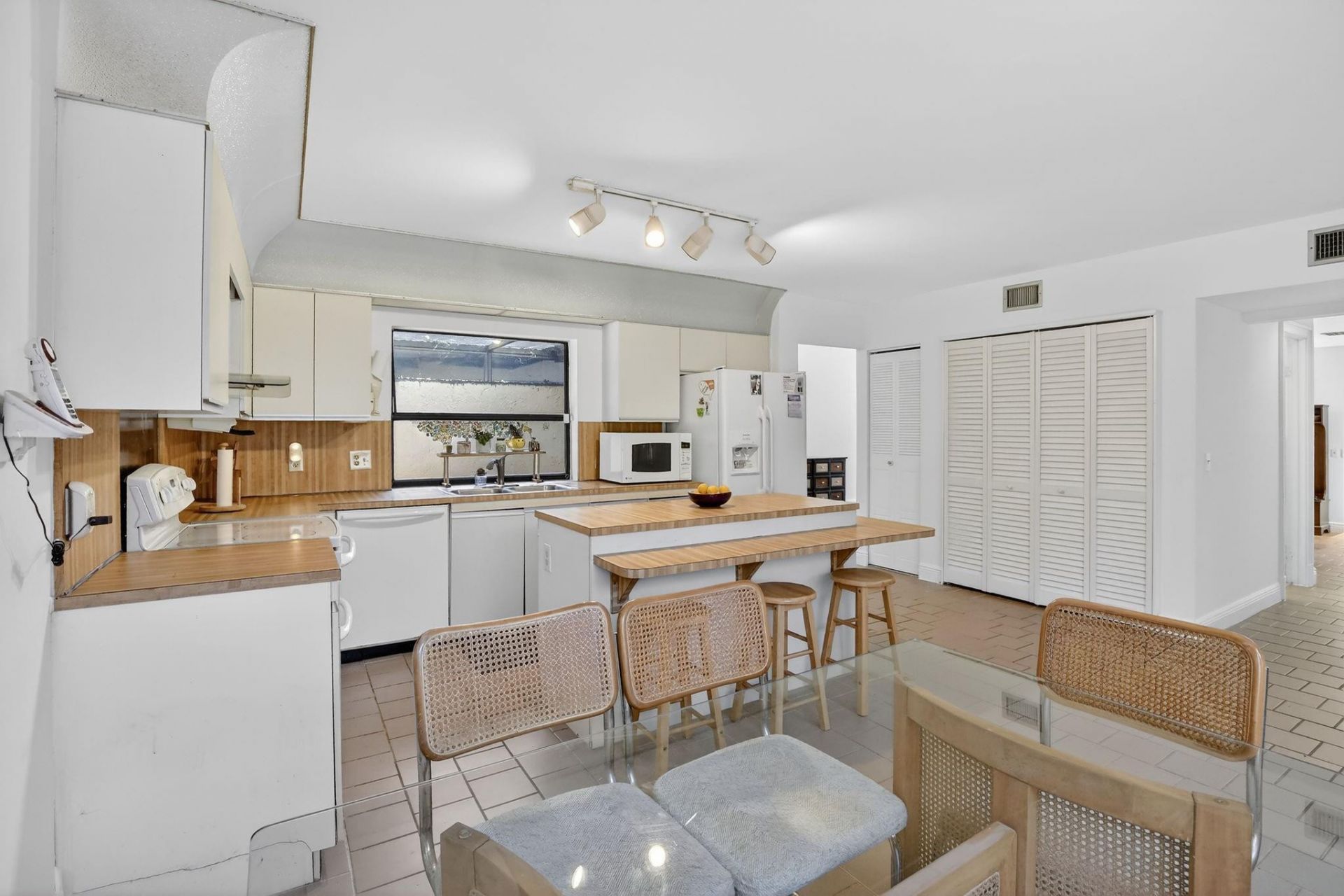 16807 Patio Village Ln, Weston, FL 33326 Photo