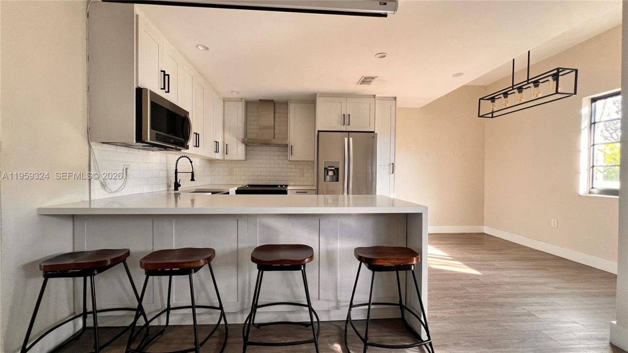 3538 SW 17th St, Unit 1B, Miami, FL 33145 Photo