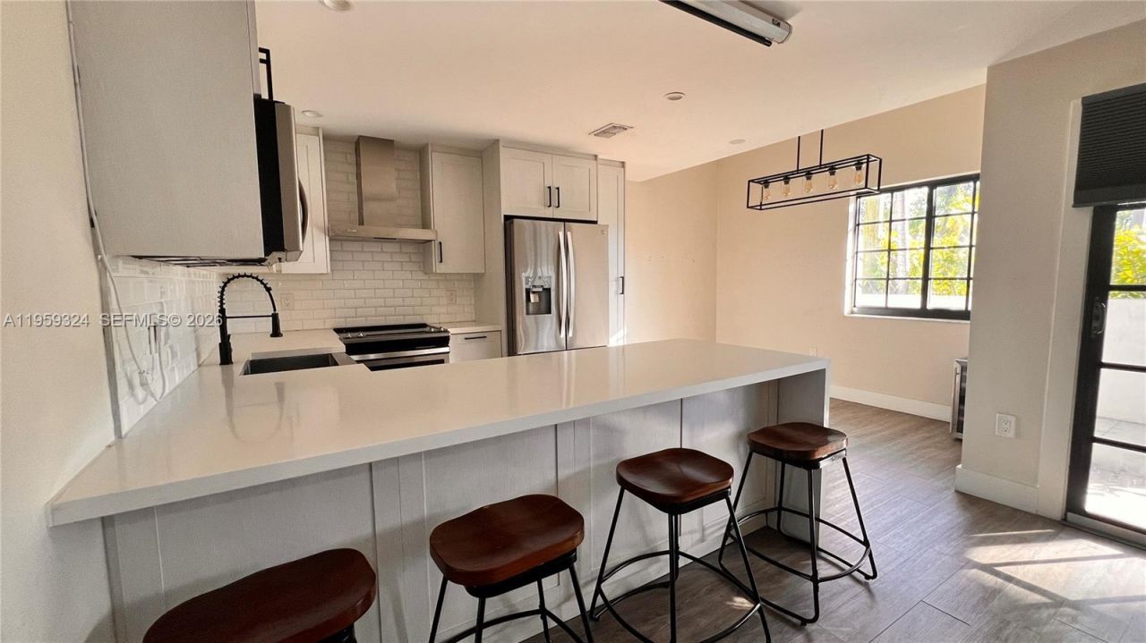 3538 SW 17th St, Unit 1B, Miami, FL 33145 Photo