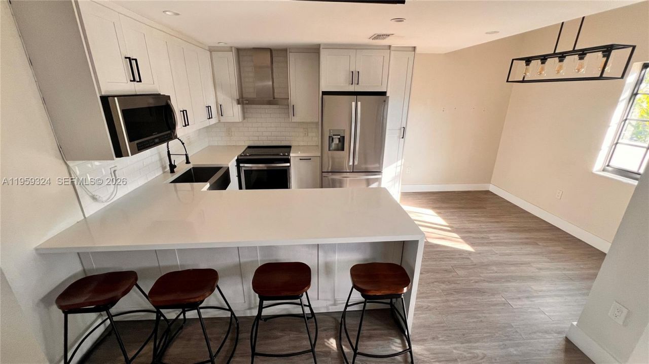 3538 SW 17th St, Unit 1B, Miami, FL 33145 Photo