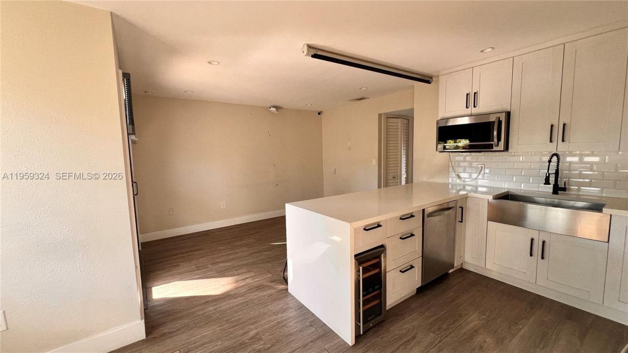 3538 SW 17th St, Unit 1B, Miami, FL 33145 Photo