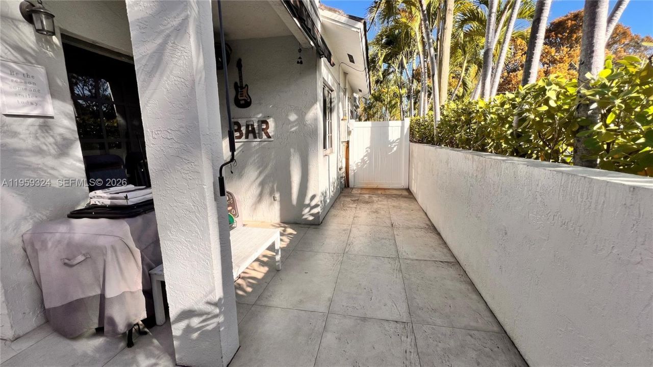 3538 SW 17th St, Unit 1B, Miami, FL 33145 Photo