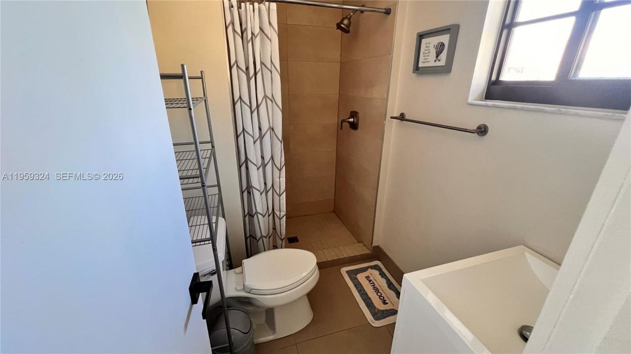 3538 SW 17th St, Unit 1B, Miami, FL 33145 Photo