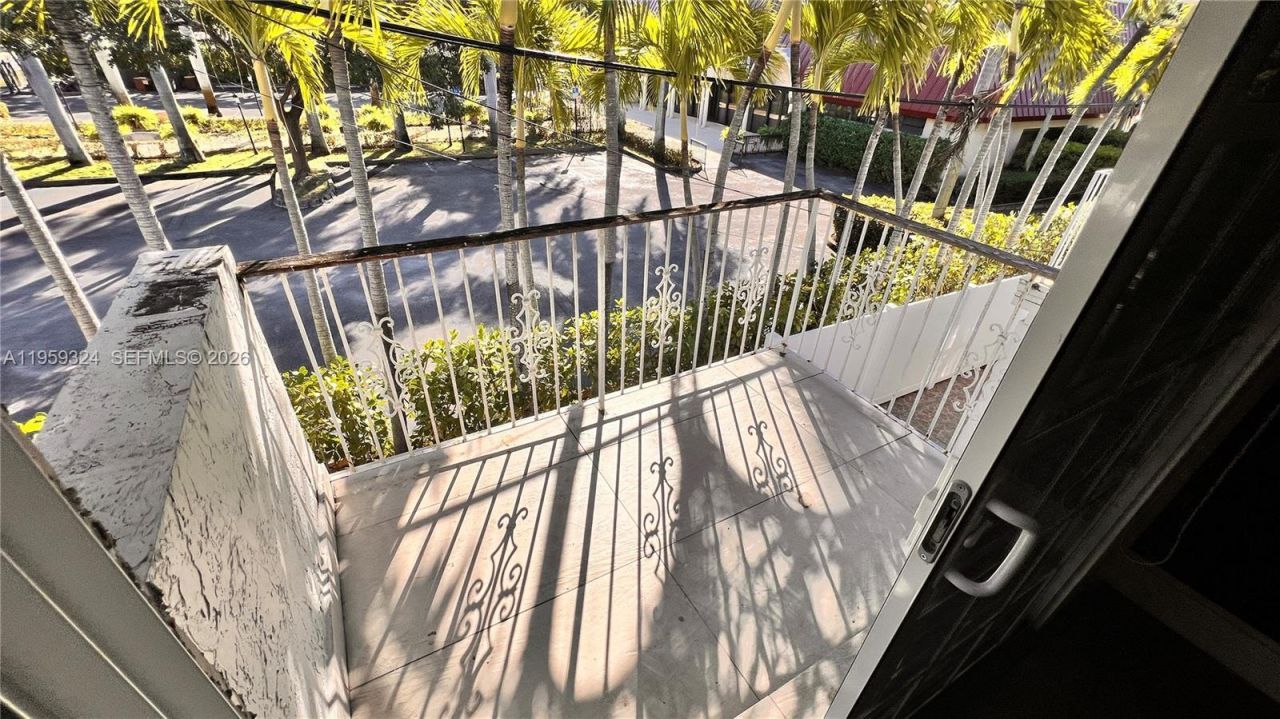 3538 SW 17th St, Unit 1B, Miami, FL 33145 Photo