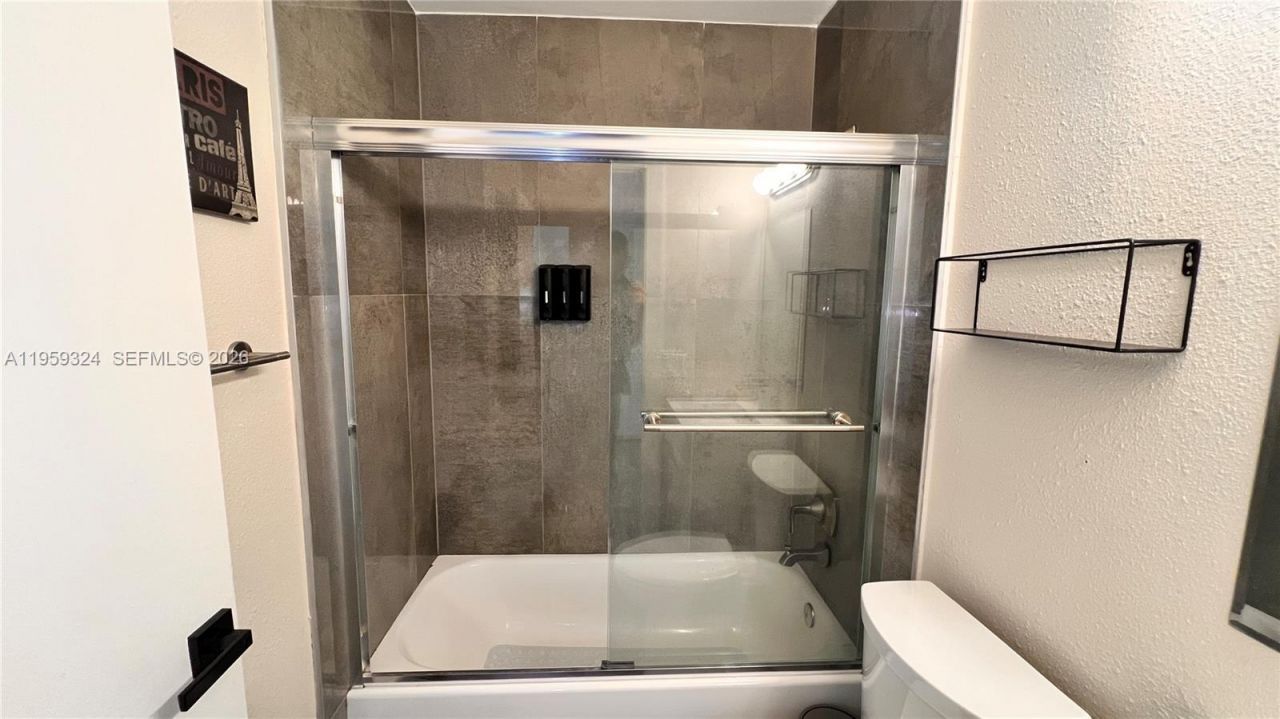 3538 SW 17th St, Unit 1B, Miami, FL 33145 Photo