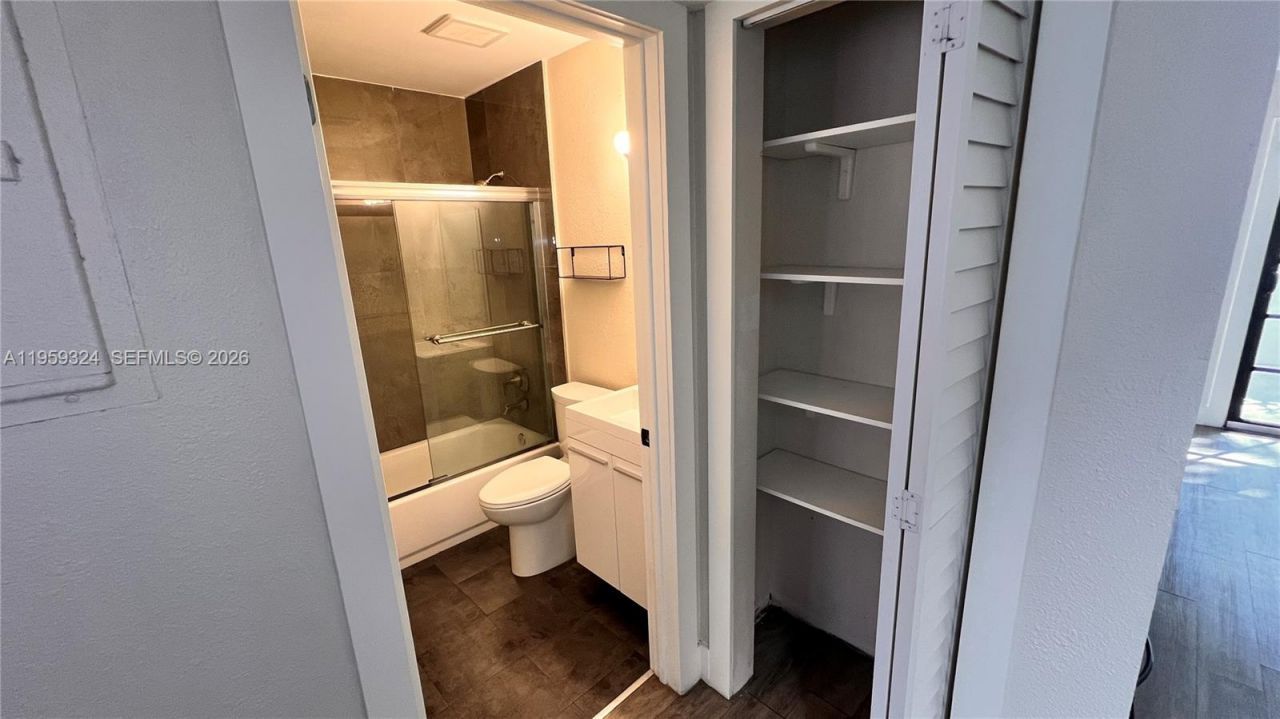 3538 SW 17th St, Unit 1B, Miami, FL 33145 Photo