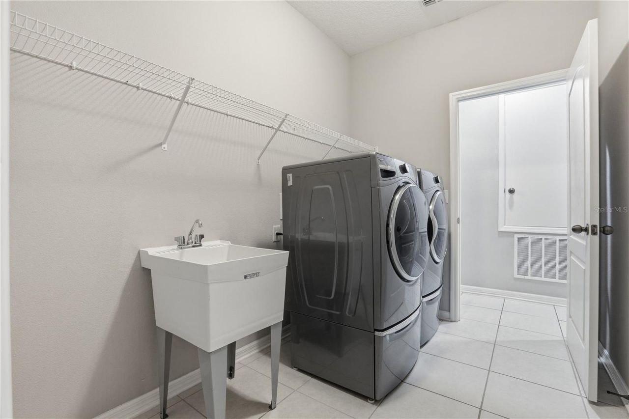 4079 Lake Bosse View Drive, Orlando, FL 32810 Photo