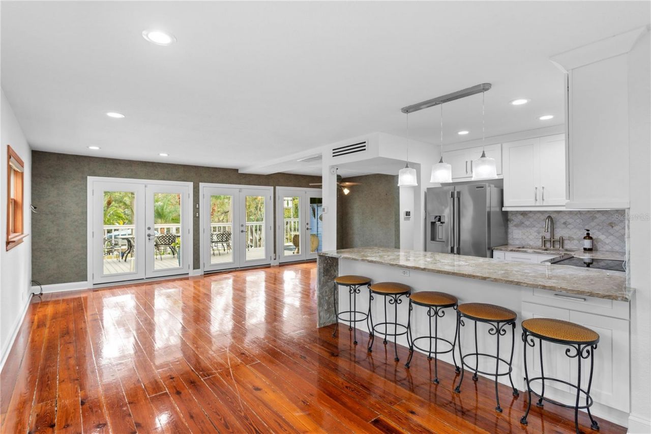 906 W Henry Avenue, Tampa, FL 33604 Photo