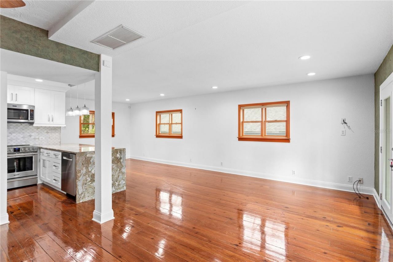 906 W Henry Avenue, Tampa, FL 33604 Photo