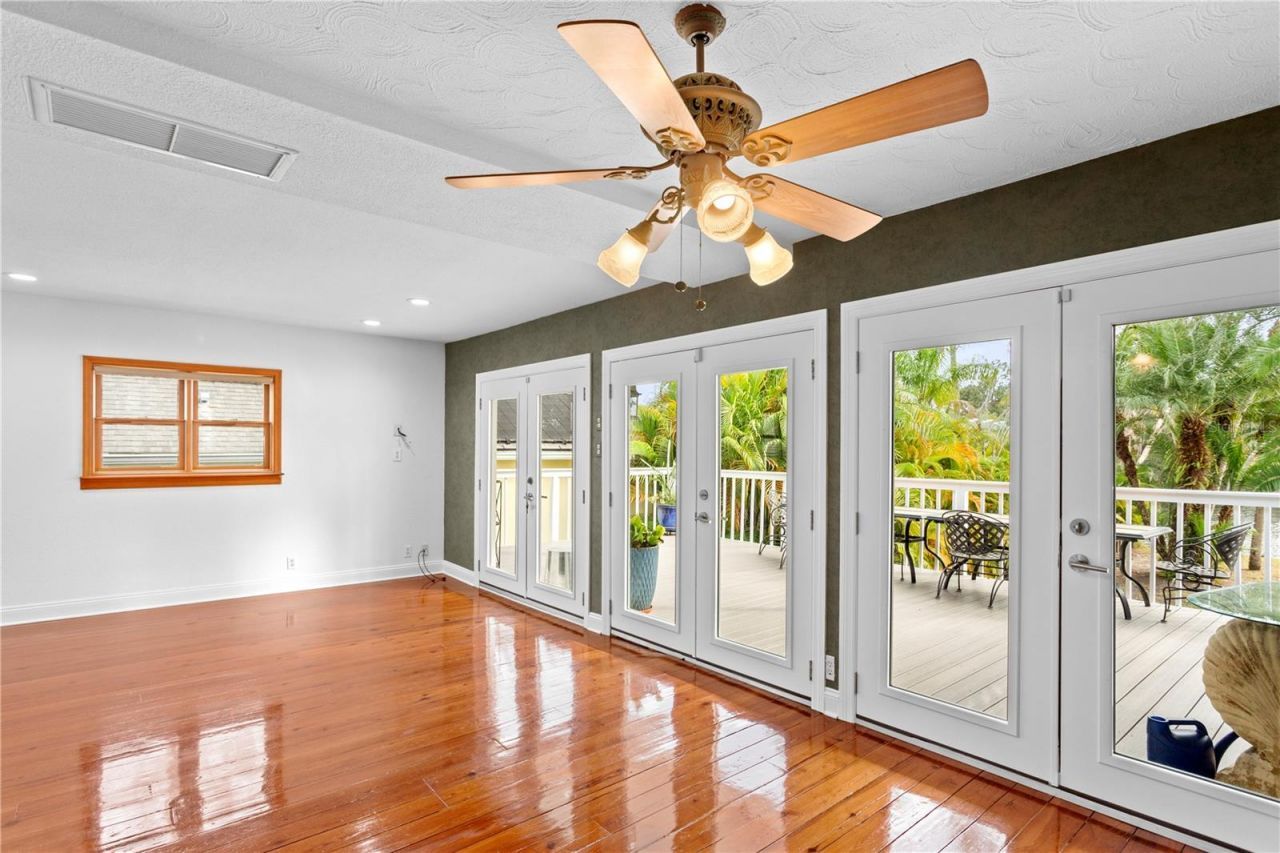 906 W Henry Avenue, Tampa, FL 33604 Photo