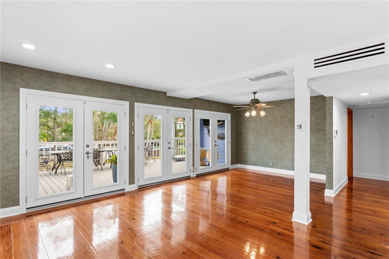 906 W Henry Avenue, Tampa, FL 33604 Photo