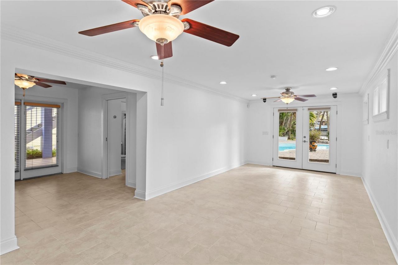 906 W Henry Avenue, Tampa, FL 33604 Photo