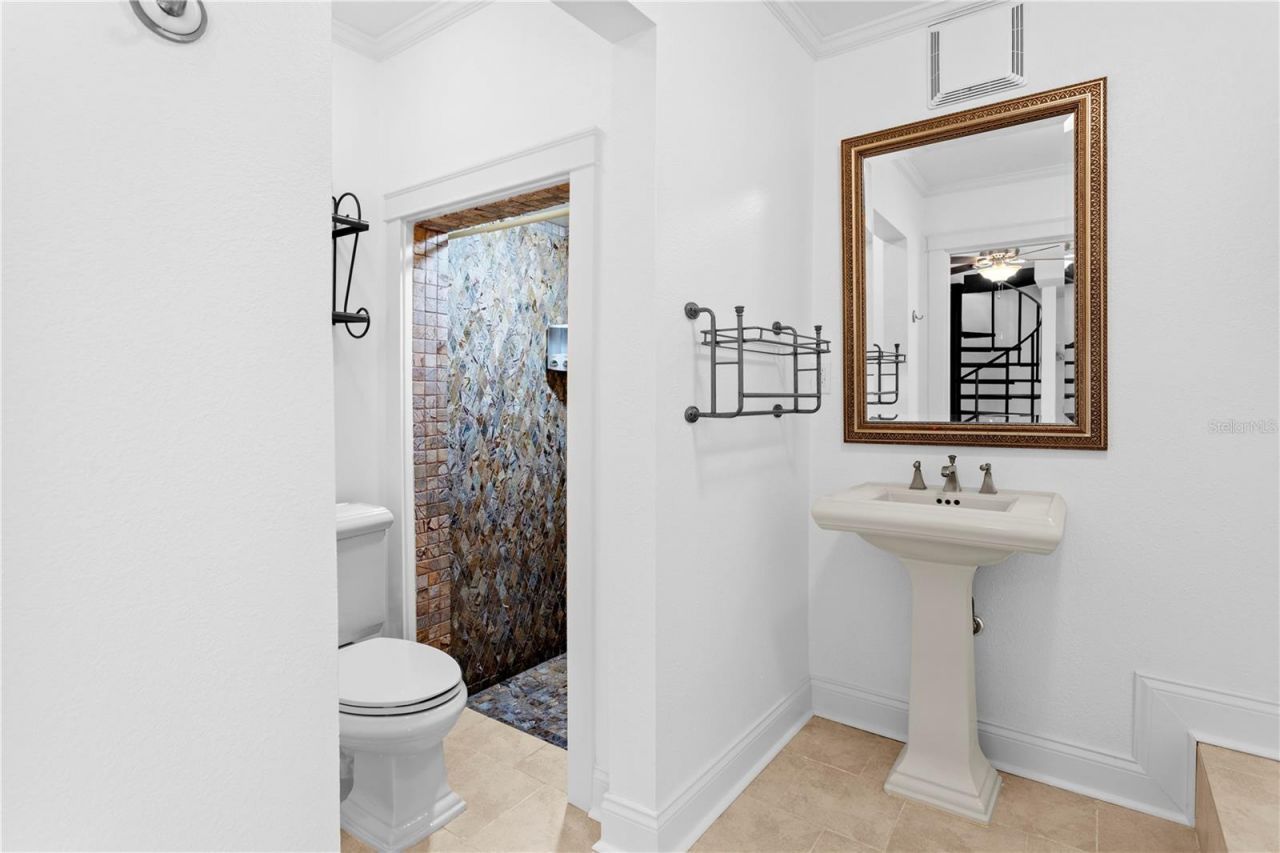 906 W Henry Avenue, Tampa, FL 33604 Photo