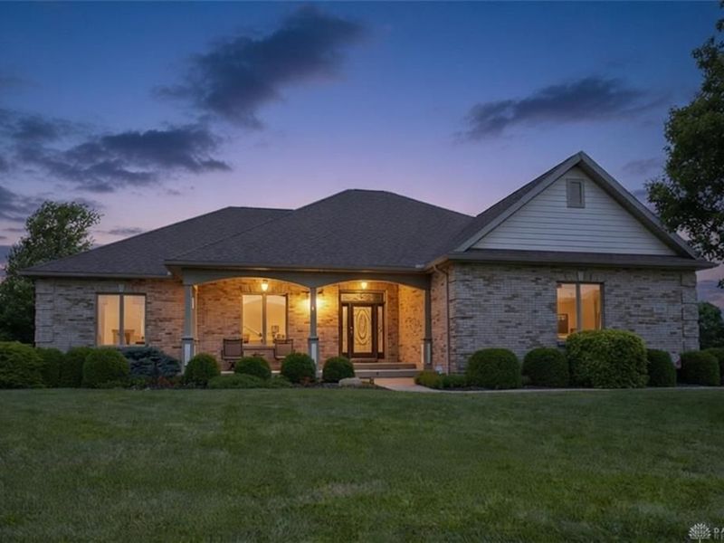 2659 Stonebridge Drive, Troy, OH 45373 Photo 2