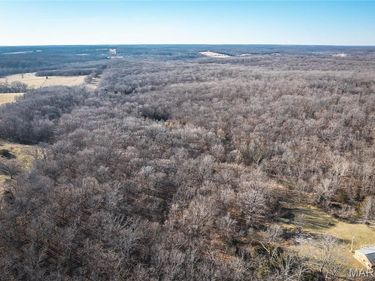 38925 Stone Piler Avenue , Edwards, MO 65326