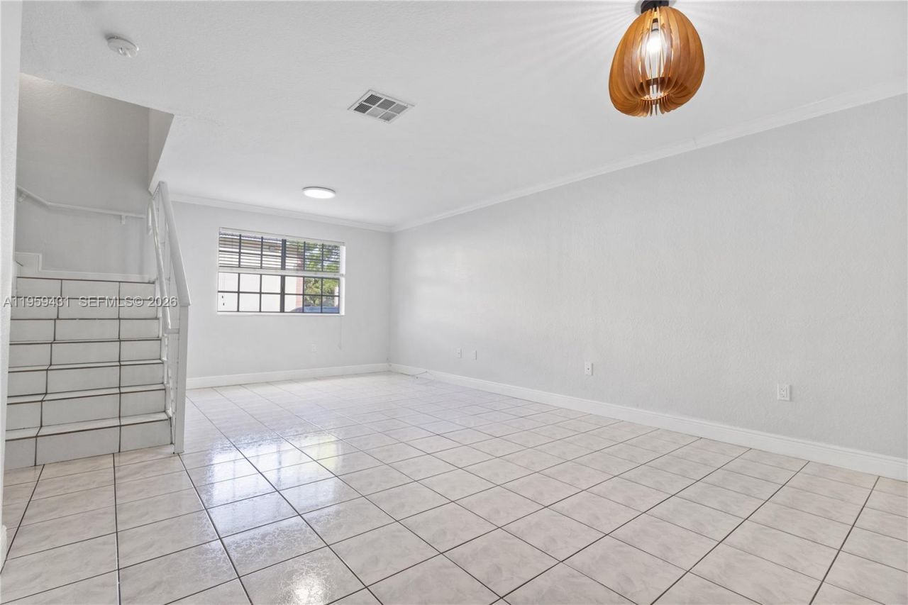 6765 NW 182nd St , Unit 104, Hialeah, FL 33015 Photo