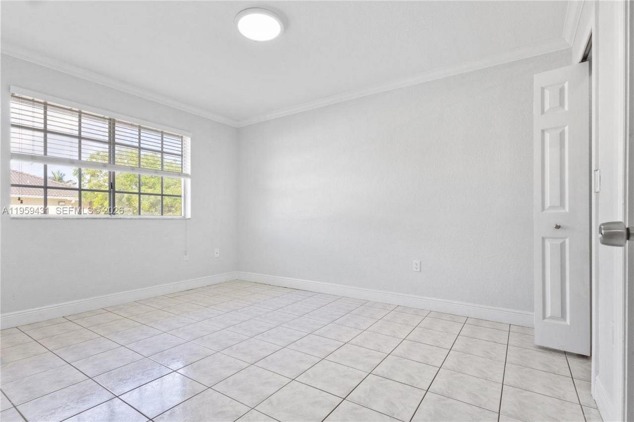 6765 NW 182nd St , Unit 104, Hialeah, FL 33015 Photo