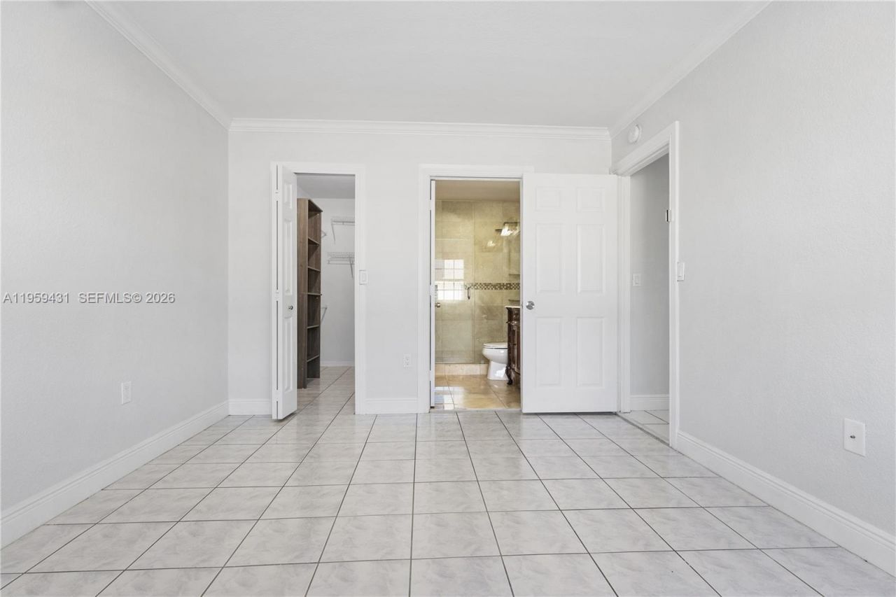 6765 NW 182nd St , Unit 104, Hialeah, FL 33015 Photo