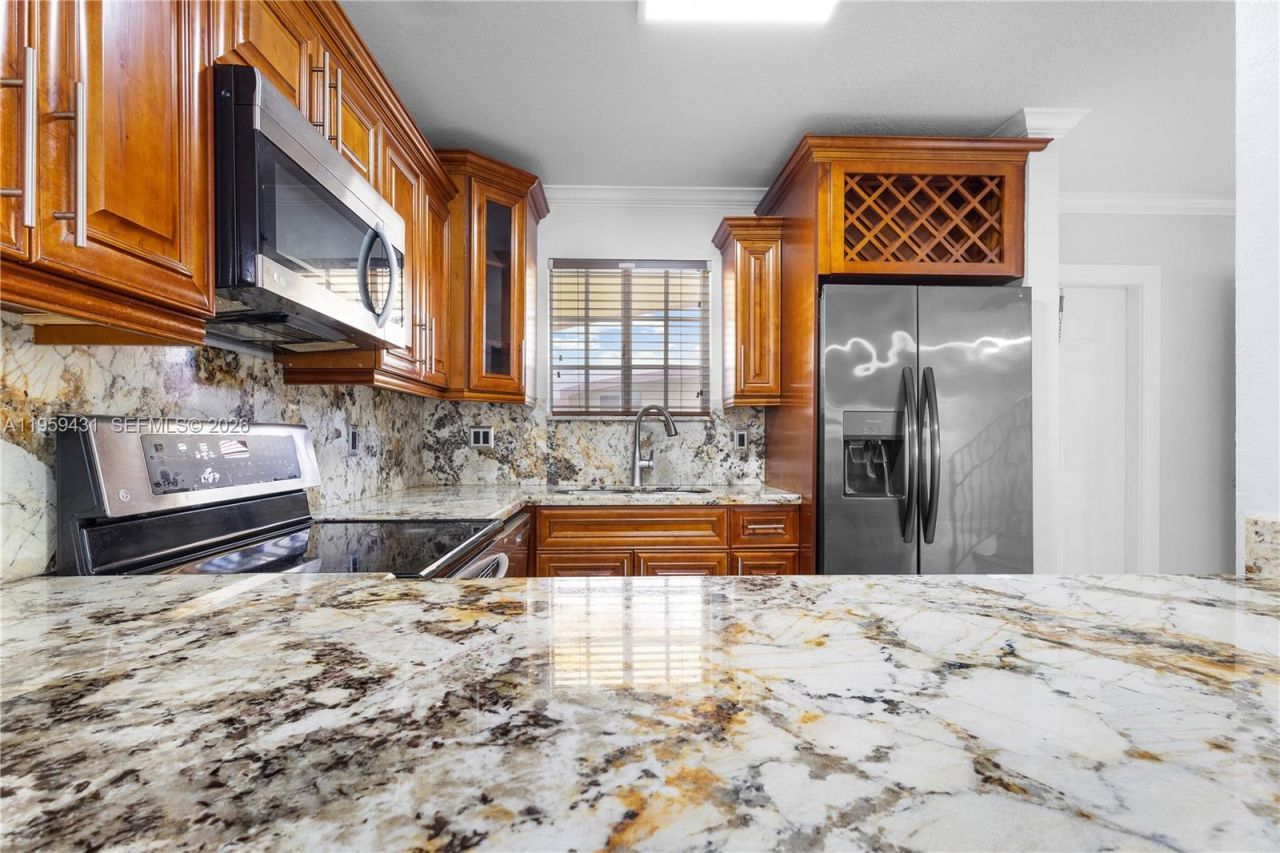 6765 NW 182nd St , Unit 104, Hialeah, FL 33015 Photo