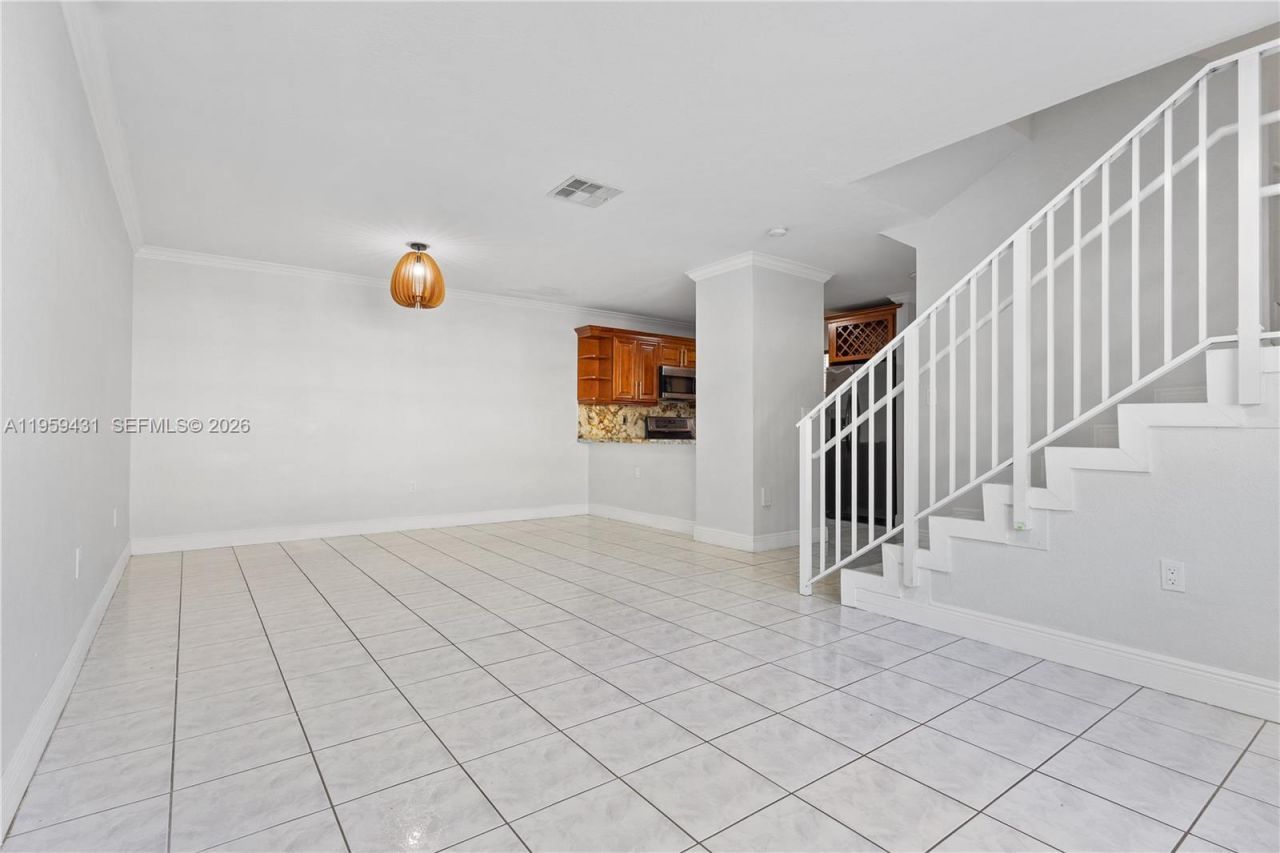 6765 NW 182nd St , Unit 104, Hialeah, FL 33015 Photo