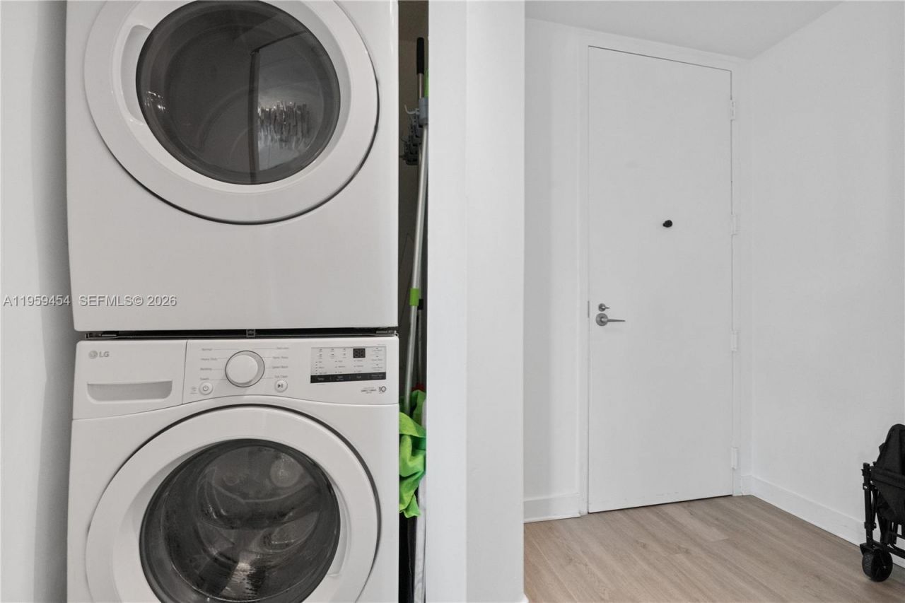 1111 SW 1st Ave, Unit UPH4019-, Miami, FL 33130 Photo