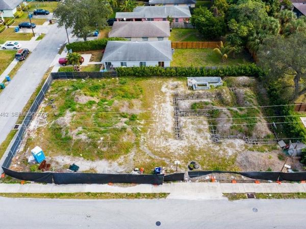 3210 NE 3rd Ave, Oakland Park, FL 33334