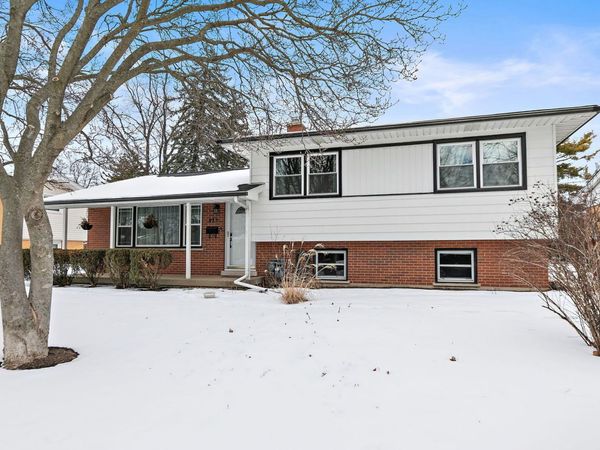 925 S Chestnut Avenue, Arlington Heights, IL 60005