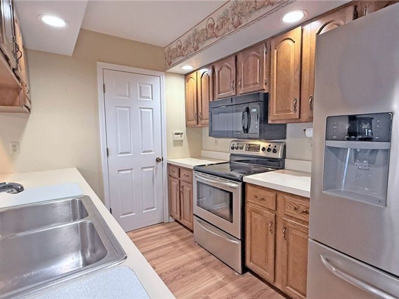 317 Chevy Drive, Huron, OH 44839 Photo 9