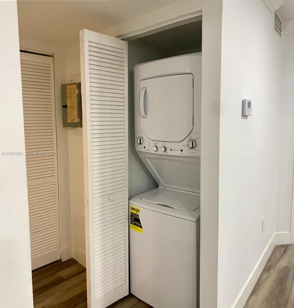 300 W Palm Cir W, Unit 307, Pembroke Pines, FL 33025 Photo