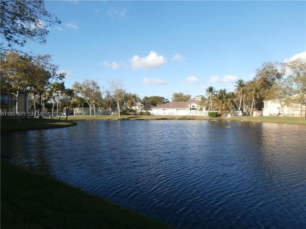 300 W Palm Cir W, Unit 307, Pembroke Pines, FL 33025 Photo