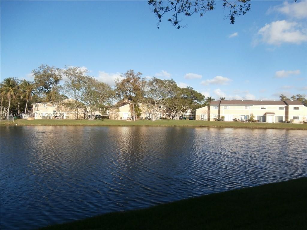 300 W Palm Cir W, Unit 307, Pembroke Pines, FL 33025 Photo