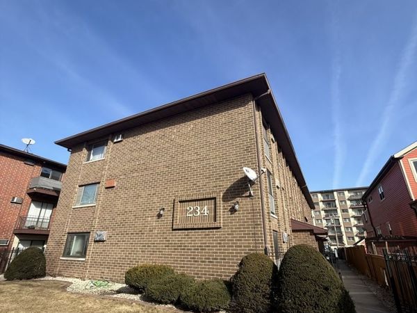 234 Circle Avenue, Unit 1C, Forest Park, IL 60130