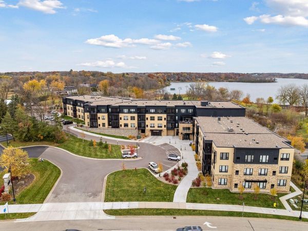 1948 W Wayzata Boulevard, Unit 105, Long Lake, MN 55356
