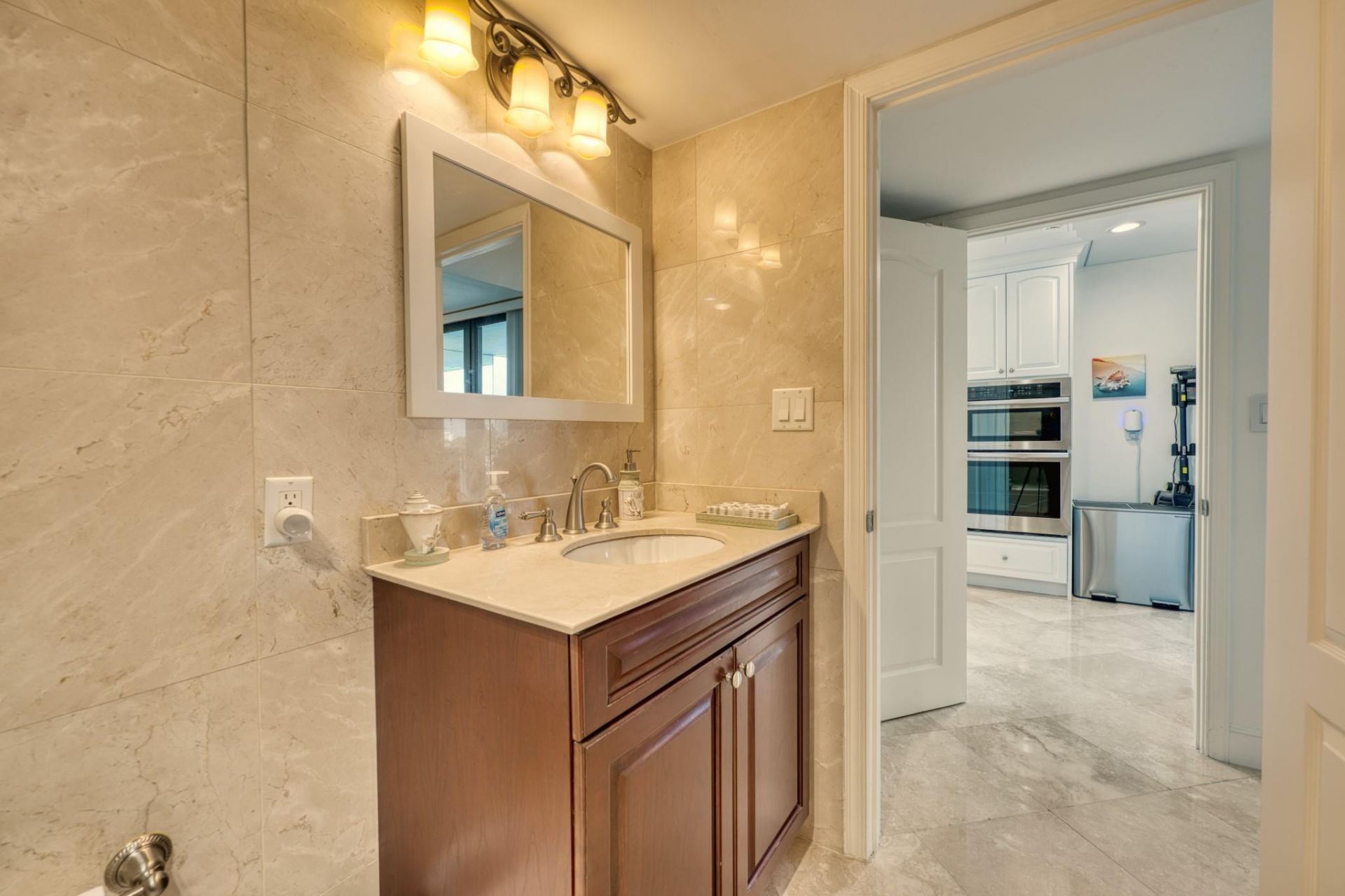 3100 NE 48th Street, Unit 412, Fort Lauderdale, FL 33308 Photo