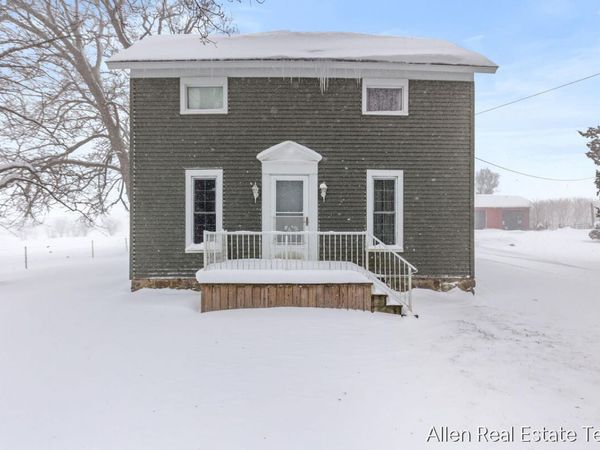 1224 102nd Avenue, Plainwell, MI 49080