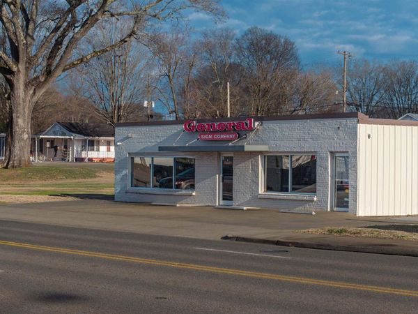 2724 Jackson Hwy, Sheffield, AL