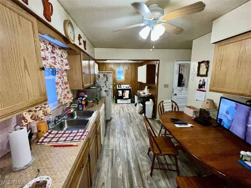 521 Powers Avenue, Girard, OH 44420 Photo 13